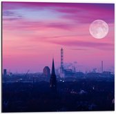 Dibond - Paars Roze Lucht met Maan boven Stad - 50x50cm Foto op Aluminium (Met Ophangsysteem)