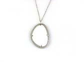 collier modèle Drop serti en argent avec pendentif serti de pierre blanche et de zircons cubiques