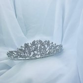 Zeer mooie luxe tiara kroontje / bruiloft / feest / haarversiering / haaraccesoires / gala / diadeem met steentjes