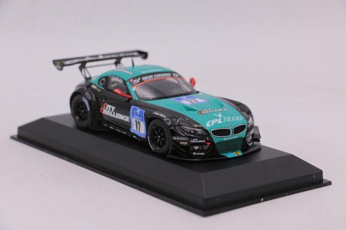 1:43 Diecast modelauto BMW Z4 GT3 Team Vita4-one #17 ADAC 24H