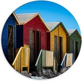 Dibond Wandcirkel - Gekleurde Huisjes op Strand - 70x70cm Foto op Aluminium Wandcirkel (met ophangsysteem)