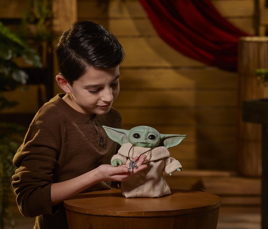 The Mandalorian Animatronic Edition