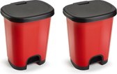 Set de 2x poubelles en plastique / poubelles / poubelles à pédale en rouge / noir de 27 litres avec couvercle et pédale. 38 x 32 x 45 cm.