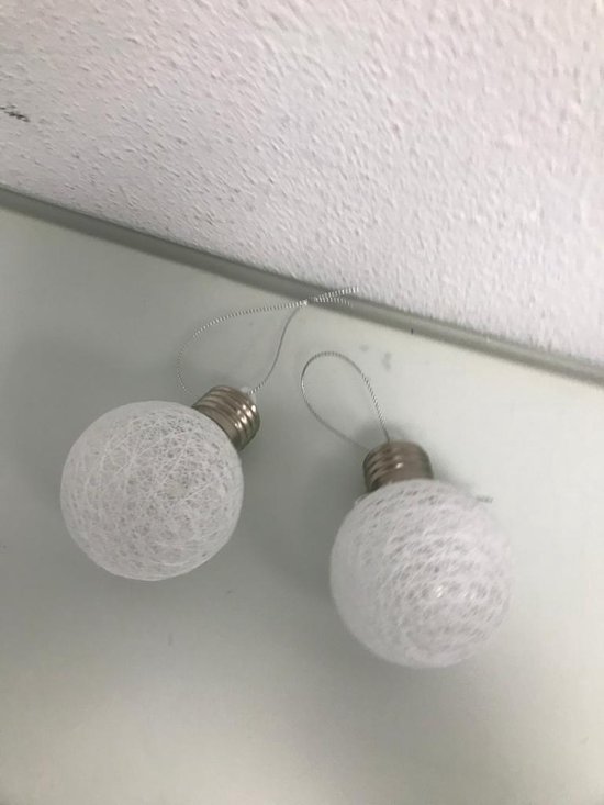 Witte kerstballen met verlichting 2 stuks