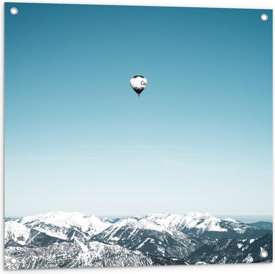 Tuinposter – Luchtballon boven Sneeuwgebied - 80x80cm Foto op Tuinposter  (wanddecoratie voor buiten en binnen)