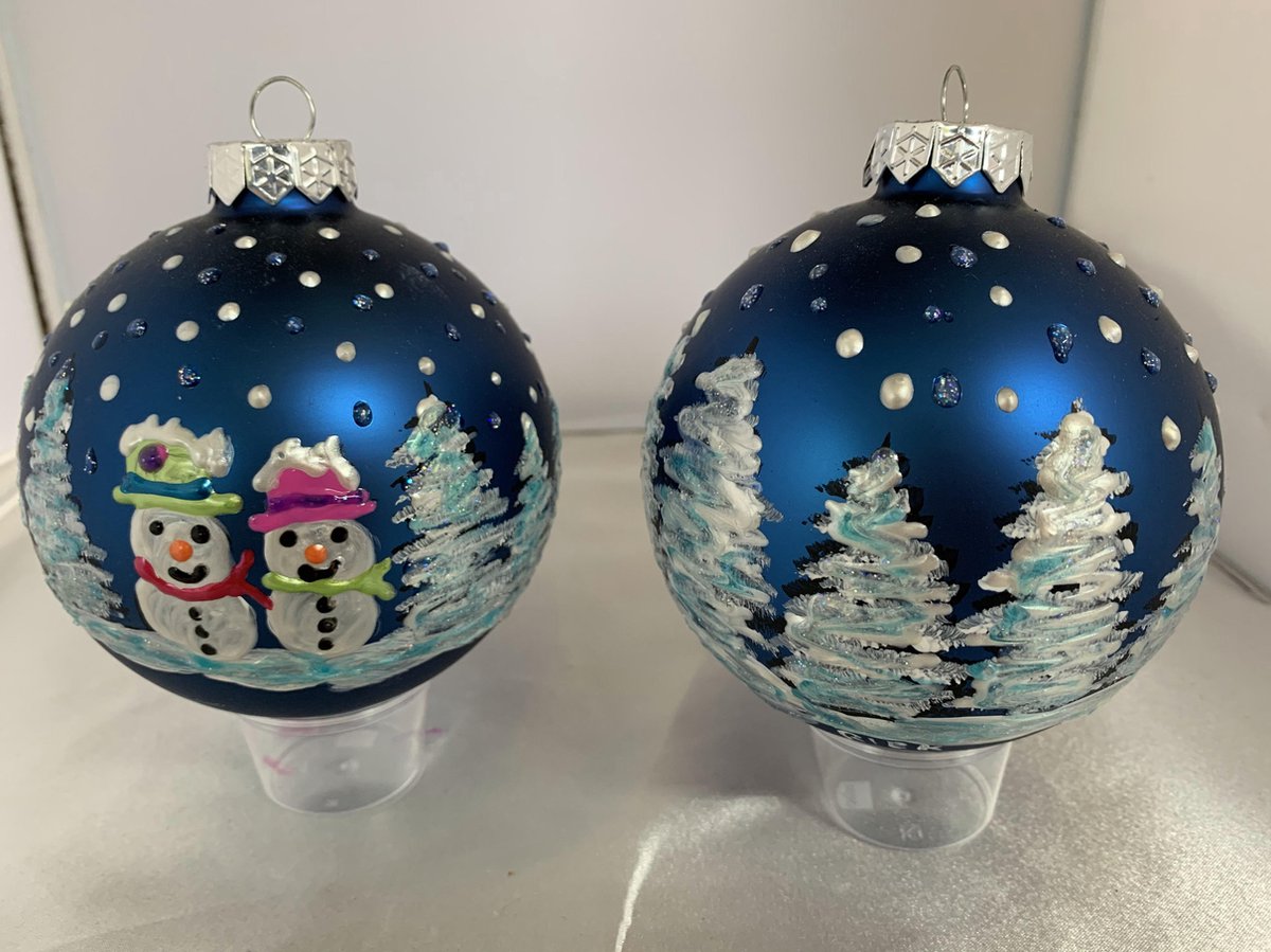 2 mat blauwe kerstballen handpainted