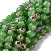 Millefiori glaskralen, groene one-flower ronde kralen van 8mm doorsnee. Verkocht per snoer van ca. 40cm