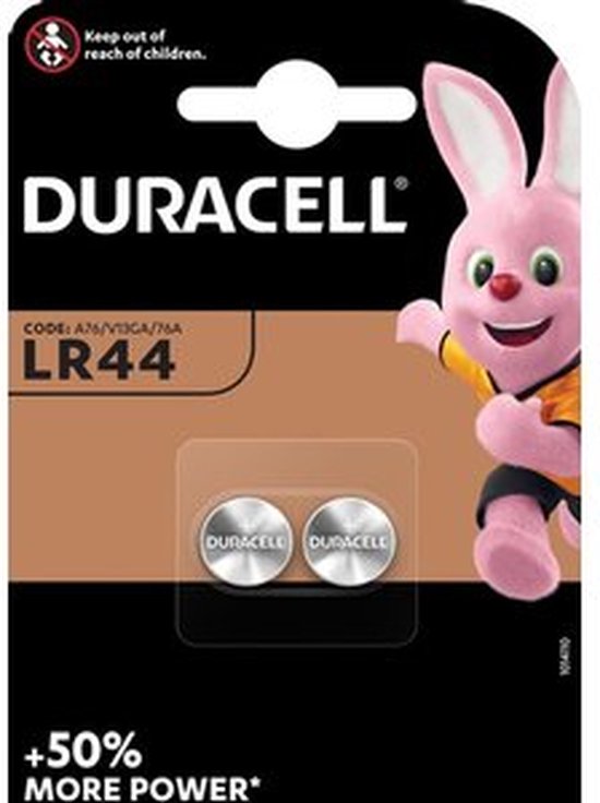 Duracell LR44 batterijen in bruine en zwarte verpakking met roze konijn en '+50% meer vermogen' tekst.