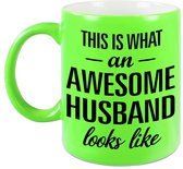 Awesome husband / echtgenoot cadeau mok / beker neon groen 330 ml