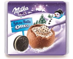 foto van Milka Snow Balls Met Oreo Melkchocolade met Cacaobiscuitstukjes 112 g (4 x 28 g) - Chocoladecadeau - Cadeautjes - Kerstcadeau