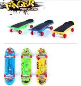 Miniatuur Skateboard groen met licht | Fingerboard Deck | Vingerskateboard | Vingerboard | Mini Board |9.5 cm