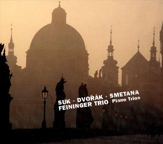 Albumhoes met gebouwen in nevel, "SUK - DVOŘÁK - SMETANA FEININGER TRIO Piano Trios"