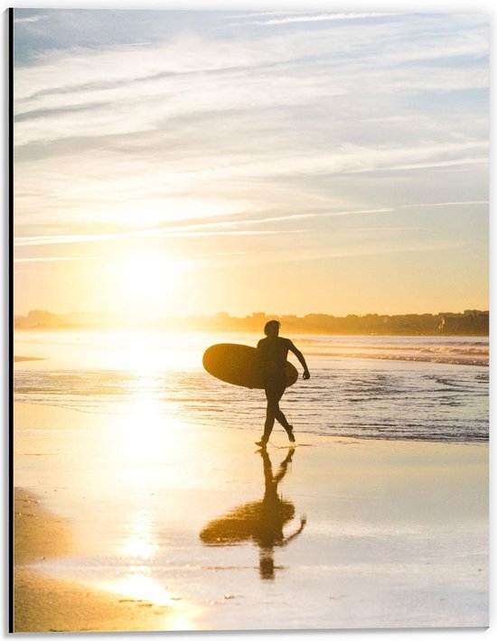 Dibond - Rennende Surfer op Strand - 30x40cm Foto op Aluminium (Met Ophangsysteem)