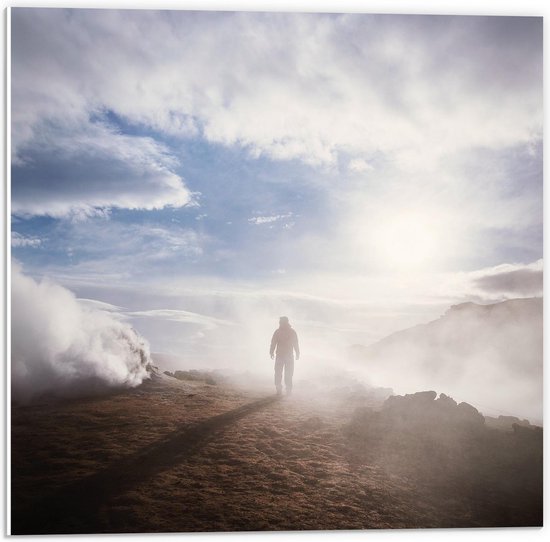 Forex - Persoon in de Wolken - 50x50cm Foto op Forex