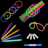 Glowsticks - Breekstaafjes - Glow in the dark sticks - 100 stuks incl. 10 brilmonturen - Multicolor