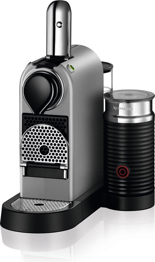 Zilverkleurige Nespresso Citiz & Milk machine met melkopschuimer.