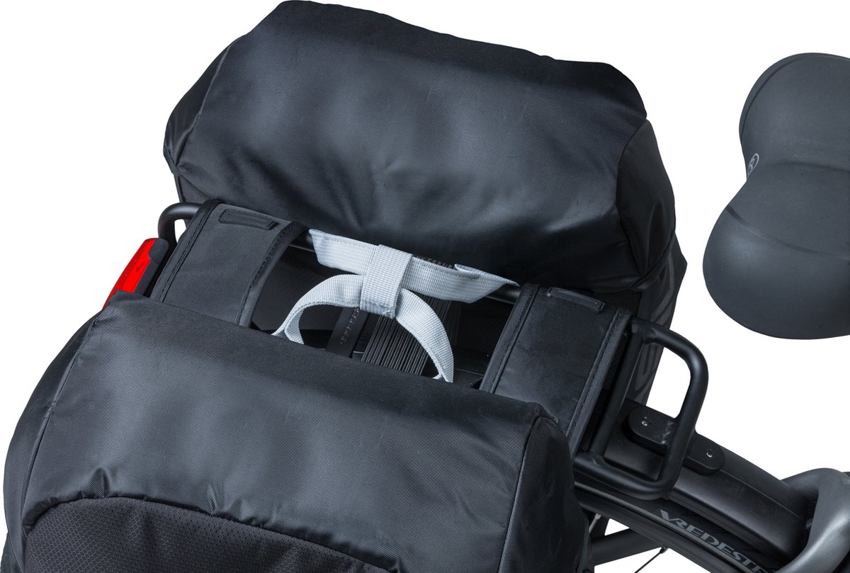 Sacoches Arrière Vélo Basil Miles – 32L – Imperméables – Bleu Noir (Lot De 2)