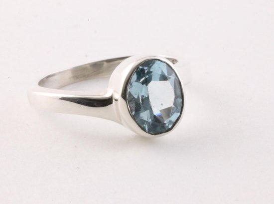 Zilveren ring met blauwe topaas - maat 17