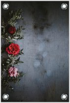 Tuinposter –Bloemen aan de Muur – 80x120cm Foto op Tuinposter (wanddecoratie voor buiten en binnen)