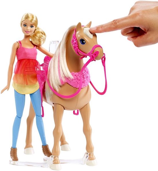 Barbie Doll & Dancin Fun Horse | bol.com