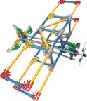 Een K'NEX model van een vliegtuig met lange gele vleugels, blauwe en grijze staven, en een propeller.