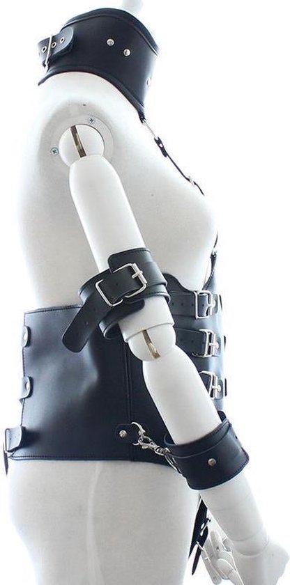 Silviya Sent erkakning anusini yalaydi Bir tongiz blondning mushukini sperma bilan toldirdi