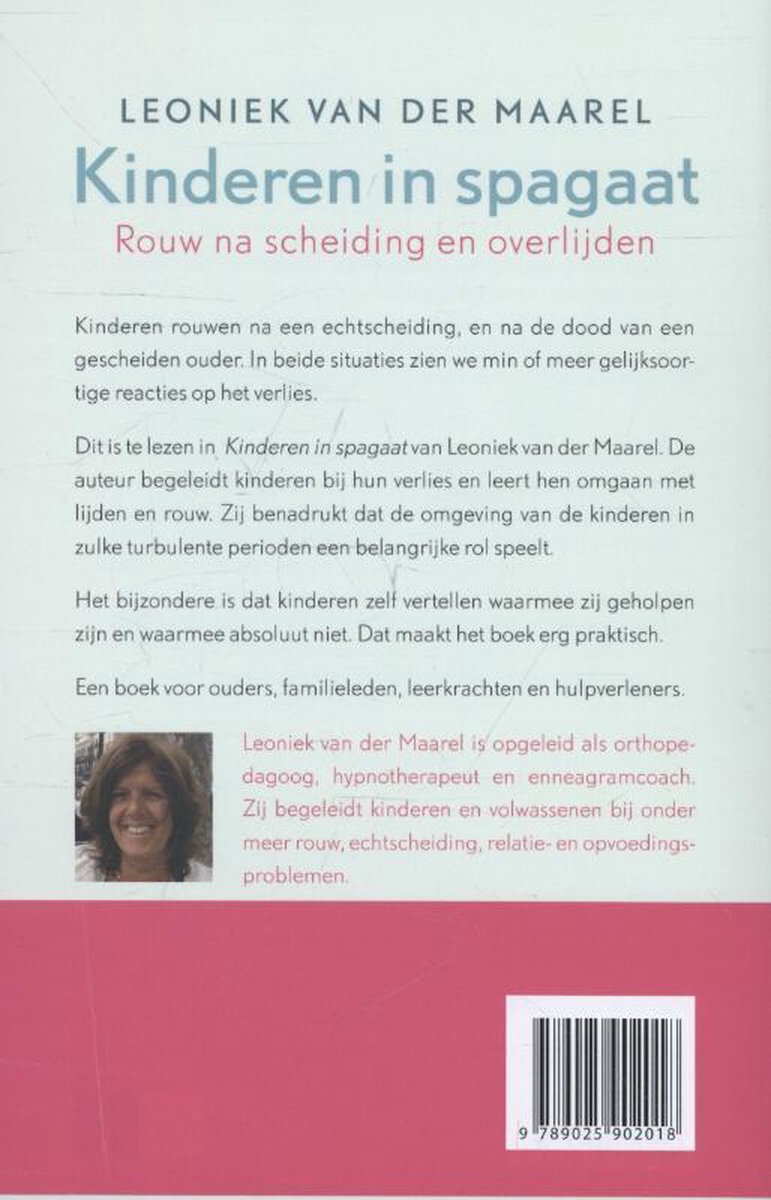 Boek "Kinderen in spagaat" van Leoniek van der Maarel, over rouw na scheiding en overlijden. Met foto van de auteur.