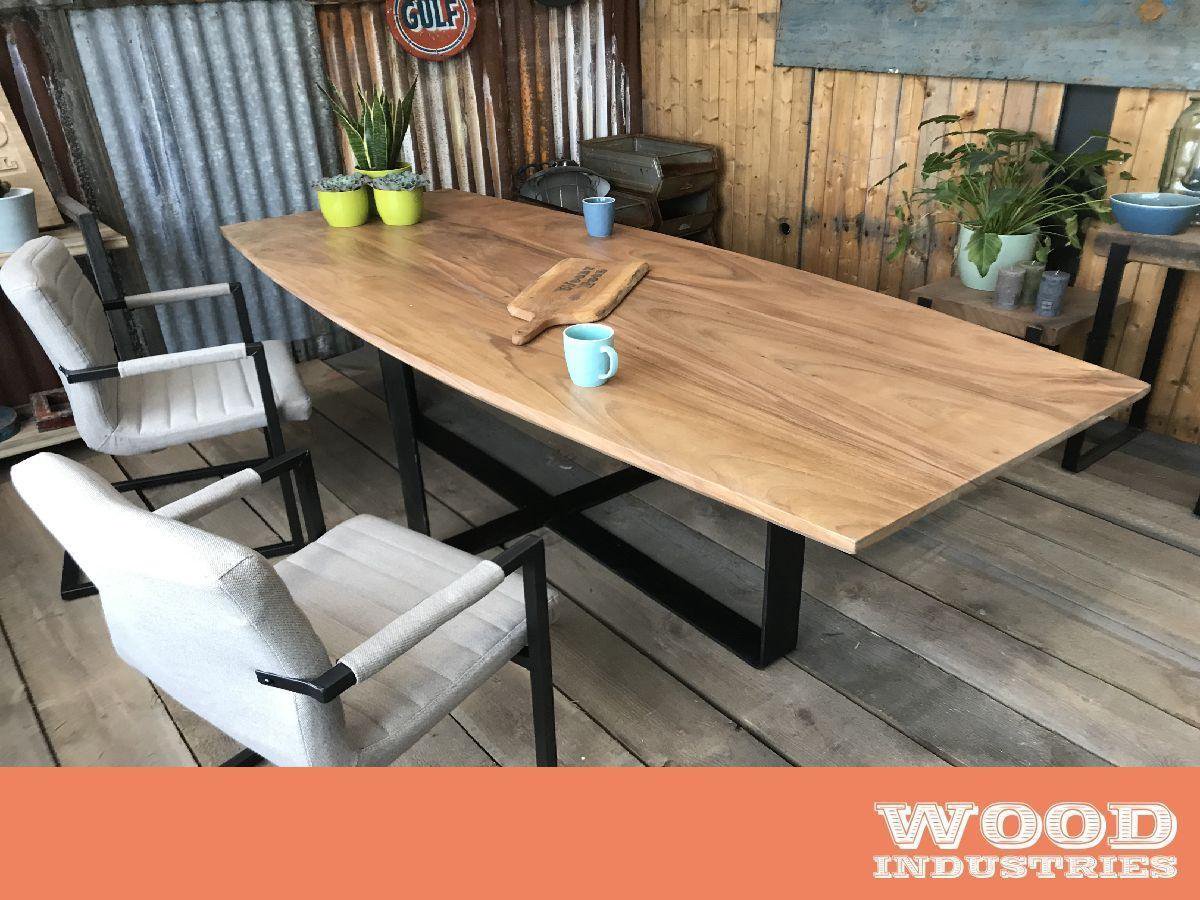 Robuuste ovale teak houten tafel