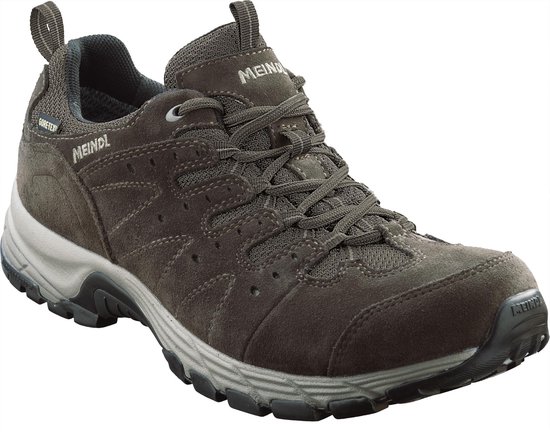 Bruine Meindl wandelschoen met veters, perforaties en GORE-TEX logo.