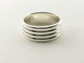Hoogglans zilveren ring met ribbels - maat 18.5