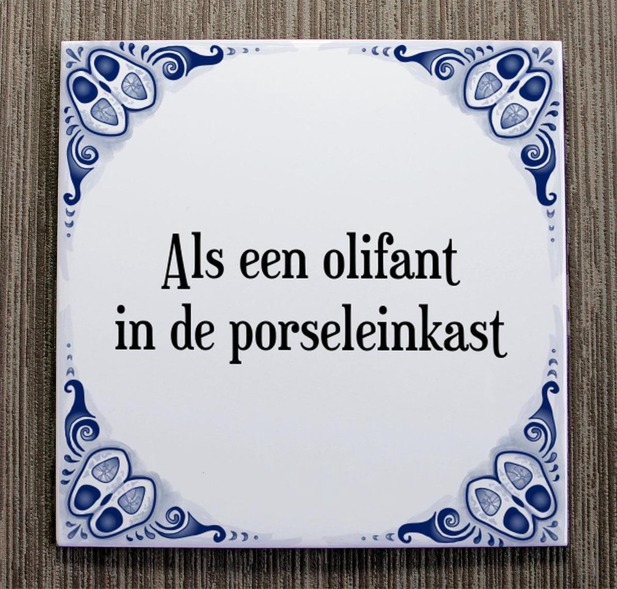 Tegeltje met Spreuk (Tegeltjeswijsheid) Als een olifant in de porseleinkast
