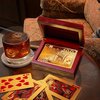 Afbeelding van het spelletje MikaMax - Gouden Speelkaarten - Speelkaarten - Speelkaarten Set - Luxe Gouden Kaarten - Kaartspellen - Poker -  54 speelkaarten - Incl. Luxe Cadeaubox