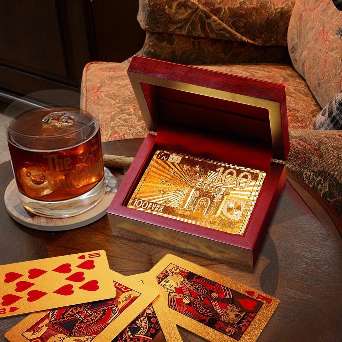 Neerwaarts revolutie Praktisch MikaMax Gouden Luxe Speelkaarten - Pokerkaarten - Incl. houten Bewaardoos -  54... | bol.com