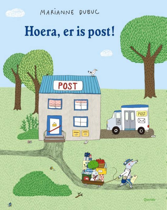 Een postbode-muis trekt een kar met pakketjes naar een postkantoor met een postauto.