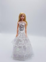 jurk  past Barbie wit  met kant