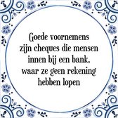 Tegeltje met Spreuk (Tegeltjeswijsheid): Goede voornemens zijn cheques die mensen innen bij een bank, waar ze geen rekening hebben lopen + Kado verpakking & Plakhanger