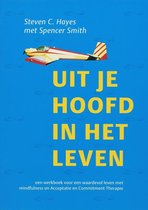 Boekomslag van 'Uit je hoofd, in het leven'