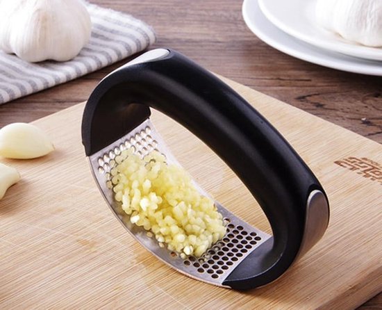 Knoflookpers - Knoflookpers RVS - Knoflookhakker - Keukengerei - Gembersnijder - Roestvrije knoflookpers - RVS - Zwart/zilver - Gemberpers - Vaatwasserbestendig - Handpers - Knoflooksnijder - Fijne Knoflook - Knoflookmaler - Gember - Knoflook
