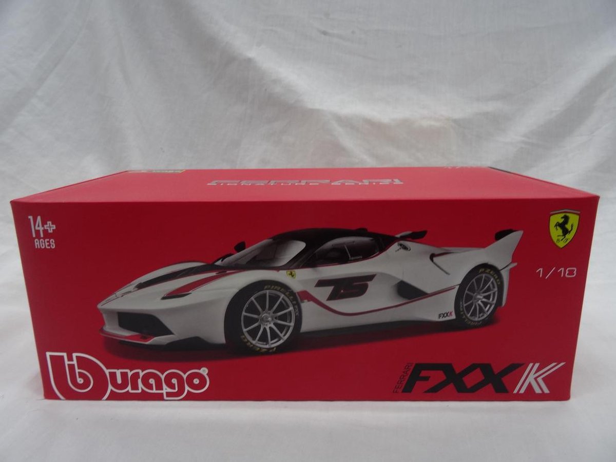 Burago Signature series Ferrari FXXK 75 2017 Schaal 118 Kleur Wit