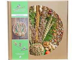 Voederkrans met pindanet en decoratie Ø 28 cm. Cadeautip! Krans voor buitenvogels