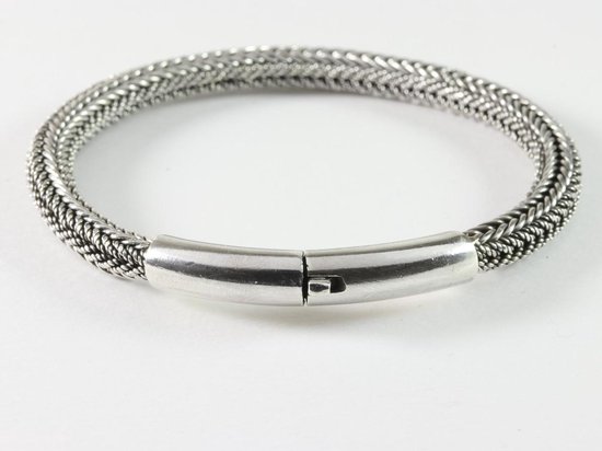 Persoonlijk buis Intiem Ronde gevlochten zilveren armband met kliksluiting - pols 19 cm. | bol.com