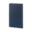 Donkerblauw Moleskine notitieboek, zijkant zichtbaar, met elastische lussen aan de zijkanten.