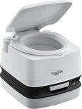 Witte draagbare toiletpot met zwarte basis en deksel omhoog.