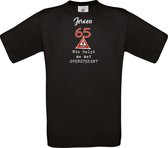 T-shirt - unisex - Wie helpt me met oversteken - met voornaam - 65 jaar - zwart - maat M