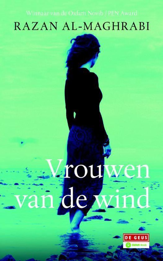 Vrouwen van de wind. Een vrouw met lang haar staat met haar rug naar de kijker, in een zwart shirt en een jurk met patroon. Winnaar van de Oxfam Novib / PEN Award.