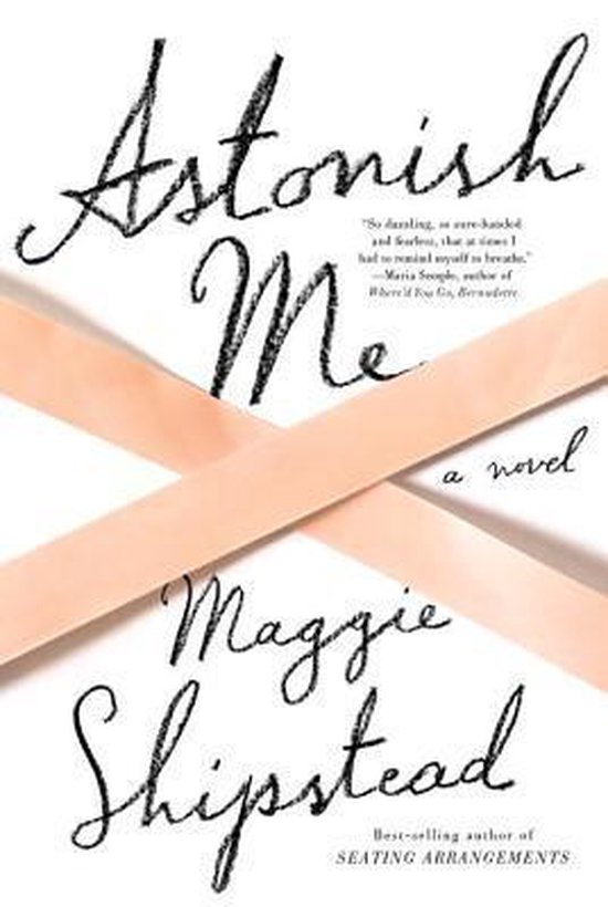 Boek kaft met de titel 'Astonish Me' van Maggie Shipstead, met twee overlappende oranje strepen.