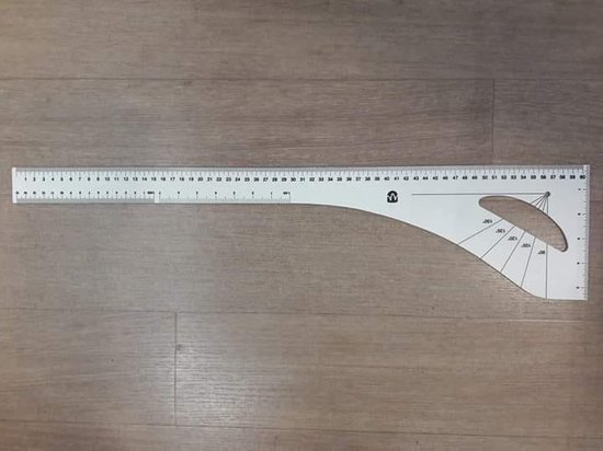 Witte transparante tekendriehoek van 60 cm met gradenboog en millimeterschaal.