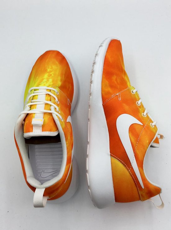 litteken Doe mee De daadwerkelijke Nike Rosherun Mango Sunset Sneakers Dames- Maat 38.5 | bol.com