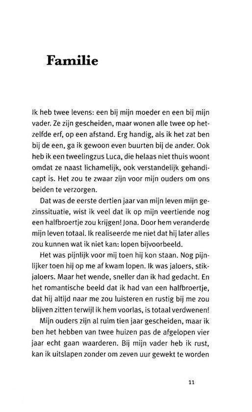 Tekstpagina met de titel 'Familie' en een alinea die begint met 'Ik heb twee levens: een bij mijn moeder en een bij mijn vader.'