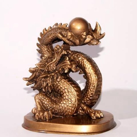 Chinese draken beeld met bal |